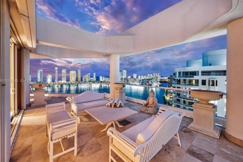 Condominio en venta en Aventura, Florida, 7 dormitorios, 715.35 m2 № 2066524 - foto 3