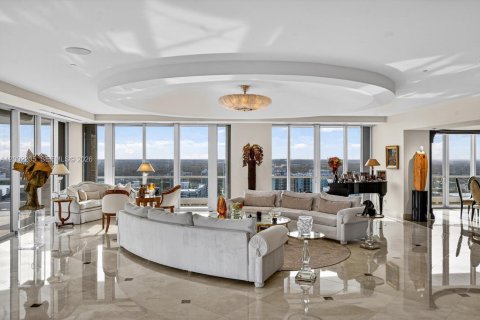 Condominio en venta en Aventura, Florida, 7 dormitorios, 715.35 m2 № 2066524 - foto 16