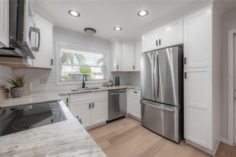 House in Tampa, Florida 4 bedrooms, 177.44 sq.m. № 1886942 - photo 14