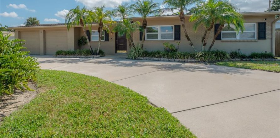 House in Tampa, Florida 4 bedrooms, 177.44 sq.m. № 1886942