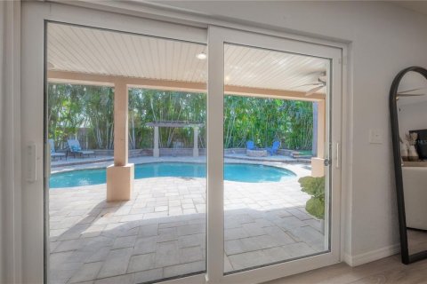 House in Tampa, Florida 4 bedrooms, 177.44 sq.m. № 1886942 - photo 6