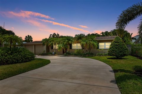 House in Tampa, Florida 4 bedrooms, 177.44 sq.m. № 1886942 - photo 2