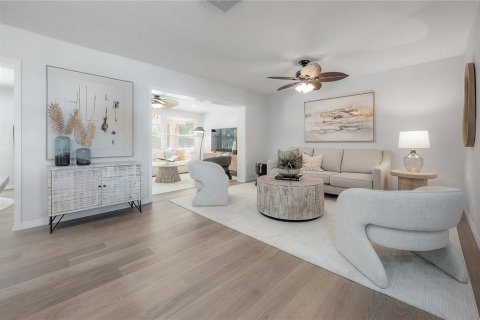 House in Tampa, Florida 4 bedrooms, 177.44 sq.m. № 1886942 - photo 9