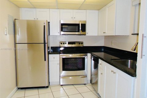 Condominio en venta en Sunrise, Florida, 2 dormitorios, 116.31 m2 № 2020635 - foto 2