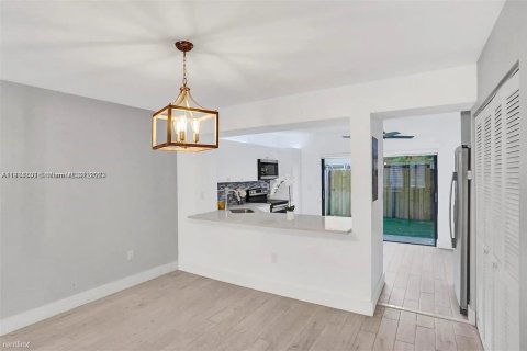 Touwnhouse à louer à Miami, Floride: 2 chambres, 107.02 m2 № 1969951 - photo 6