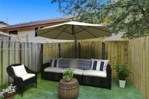 Touwnhouse à louer à Miami, Floride: 2 chambres, 107.02 m2 № 1969951 - photo 16