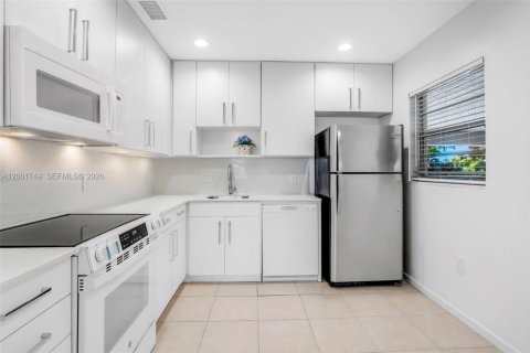 Condominio en alquiler en Palmetto Bay, Florida, 2 dormitorios, 91.04 m2 № 2240123 - foto 2