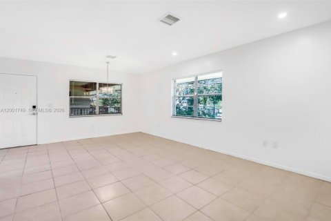 Condominio en alquiler en Palmetto Bay, Florida, 2 dormitorios, 91.04 m2 № 2240123 - foto 3