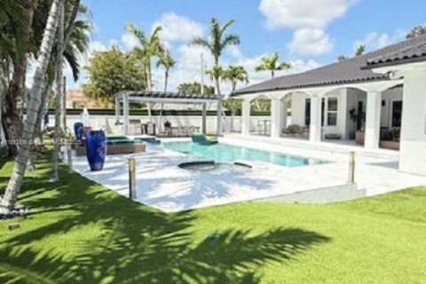 Casa en venta en Miami, Florida, 4 dormitorios, 311.5 m2 № 1759219 - foto 21