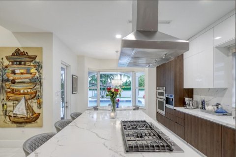 Casa en venta en Miami, Florida, 4 dormitorios, 311.5 m2 № 1759219 - foto 23