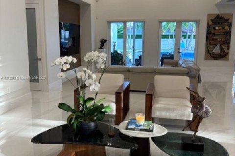 Casa en venta en Miami, Florida, 4 dormitorios, 311.5 m2 № 1759219 - foto 7