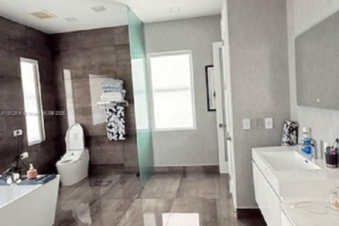 Casa en venta en Miami, Florida, 4 dormitorios, 311.5 m2 № 1759219 - foto 15