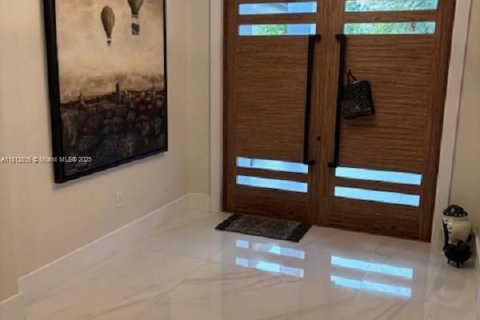 Casa en venta en Miami, Florida, 4 dormitorios, 311.5 m2 № 1759219 - foto 5