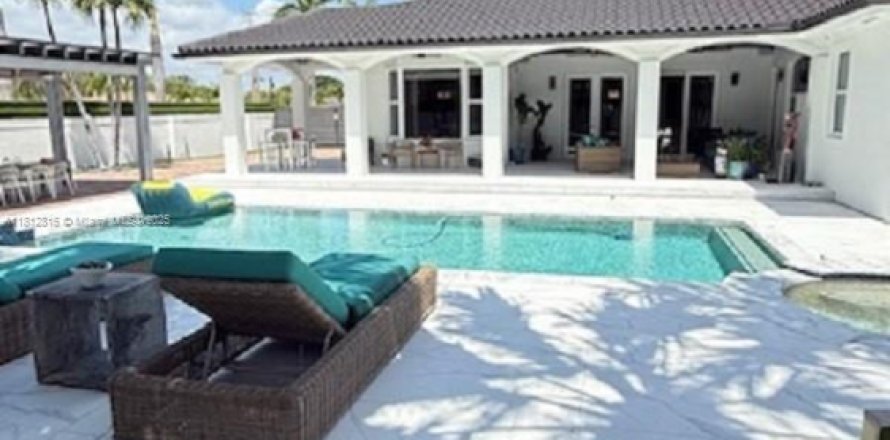 Casa en Miami, Florida 4 dormitorios, 311.5 m2 № 1759219