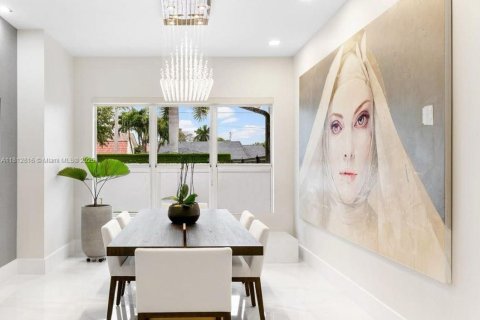 Casa en venta en Miami, Florida, 4 dormitorios, 311.5 m2 № 1759219 - foto 6