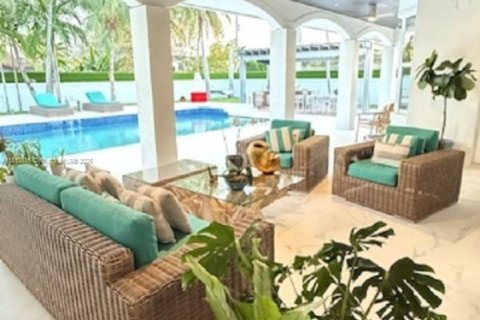 Casa en venta en Miami, Florida, 4 dormitorios, 311.5 m2 № 1759219 - foto 20