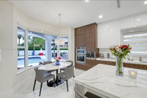 Casa en venta en Miami, Florida, 4 dormitorios, 311.5 m2 № 1759219 - foto 30