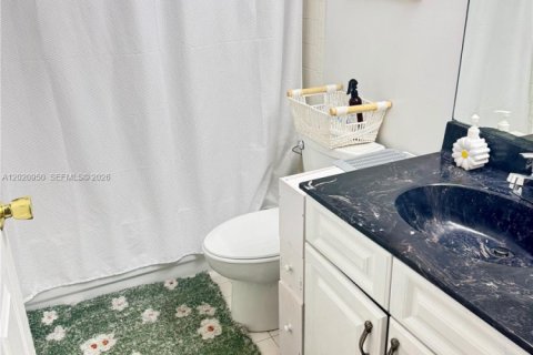 House in Pembroke Pines, Florida 4 bedrooms, 173.54 sq.m. № 2089388 - photo 11