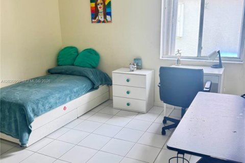 House in Pembroke Pines, Florida 4 bedrooms, 173.54 sq.m. № 2089388 - photo 10