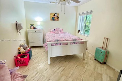 House in Pembroke Pines, Florida 4 bedrooms, 173.54 sq.m. № 2089388 - photo 9