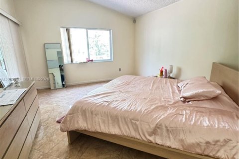 House in Pembroke Pines, Florida 4 bedrooms, 173.54 sq.m. № 2089388 - photo 7