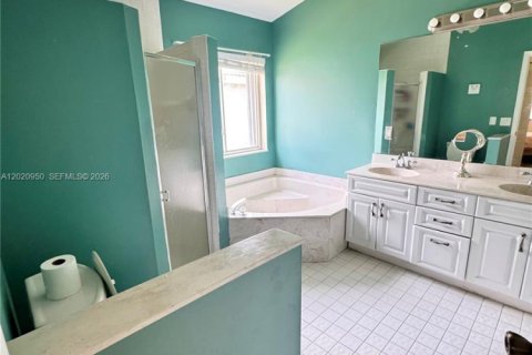 House in Pembroke Pines, Florida 4 bedrooms, 173.54 sq.m. № 2089388 - photo 8