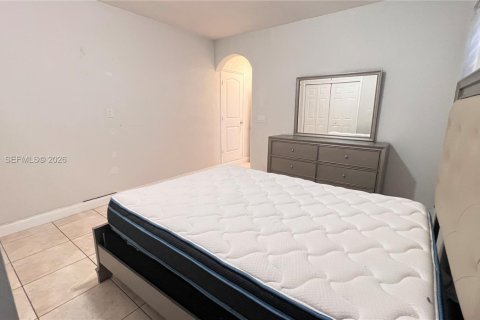 Villa ou maison à louer à Homestead, Floride: 1 chambre, 226.68 m2 № 2086417 - photo 19