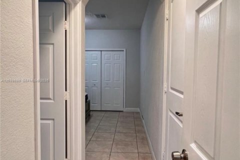 Villa ou maison à louer à Homestead, Floride: 1 chambre, 226.68 m2 № 2086417 - photo 15