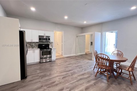 Villa ou maison à louer à Homestead, Floride: 1 chambre, 226.68 m2 № 2086417 - photo 7