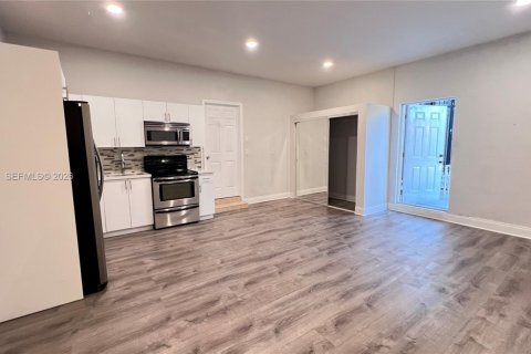 Villa ou maison à louer à Homestead, Floride: 1 chambre, 226.68 m2 № 2086417 - photo 8
