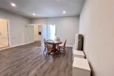 Villa ou maison à louer à Homestead, Floride: 1 chambre, 226.68 m2 № 2086417 - photo 10