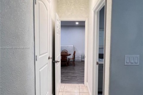 Villa ou maison à louer à Homestead, Floride: 1 chambre, 226.68 m2 № 2086417 - photo 16