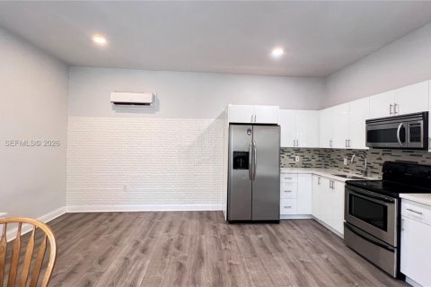 Villa ou maison à louer à Homestead, Floride: 1 chambre, 226.68 m2 № 2086417 - photo 4