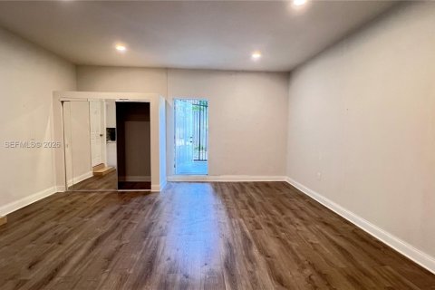Villa ou maison à louer à Homestead, Floride: 1 chambre, 226.68 m2 № 2086417 - photo 14