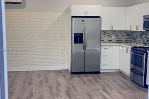 Villa ou maison à louer à Homestead, Floride: 1 chambre, 226.68 m2 № 2086417 - photo 3