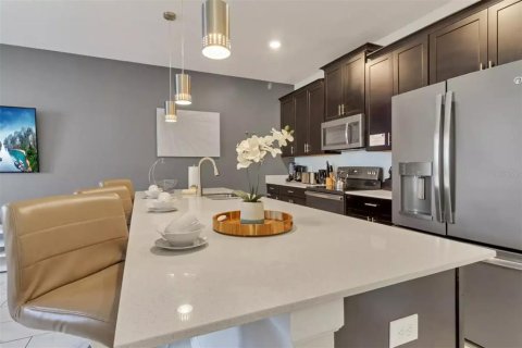 Townhouse in STOREY LAKE in Kissimmee, Florida 4 bedrooms, 177.81 sq.m. № 1288610 - photo 8