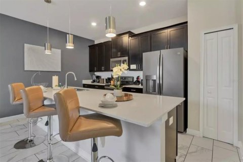 Townhouse in STOREY LAKE in Kissimmee, Florida 4 bedrooms, 177.81 sq.m. № 1288610 - photo 7