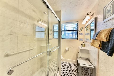 Condo in Saint Pete Beach, Florida, 1 bedroom  № 1901910 - photo 8