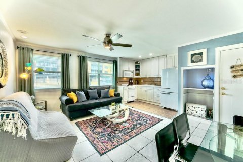 Condo in Saint Pete Beach, Florida, 1 bedroom  № 1901910 - photo 4