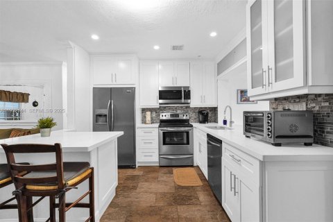 Casa en venta en South Miami, Florida, 3 dormitorios, 135.92 m2 № 1992725 - foto 11