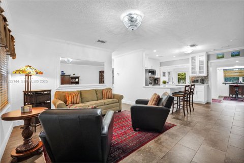 Casa en venta en South Miami, Florida, 3 dormitorios, 135.92 m2 № 1992725 - foto 8