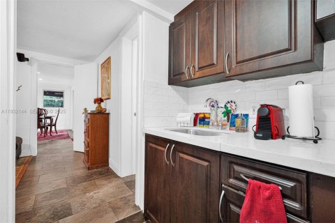 Casa en venta en South Miami, Florida, 3 dormitorios, 135.92 m2 № 1992725 - foto 25