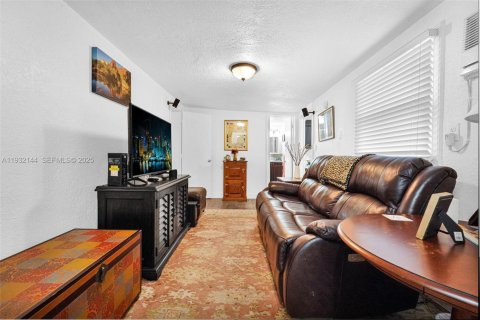 Casa en venta en South Miami, Florida, 3 dormitorios, 135.92 m2 № 1992725 - foto 29