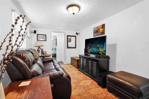 Casa en venta en South Miami, Florida, 3 dormitorios, 135.92 m2 № 1992725 - foto 28