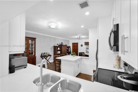 Casa en venta en South Miami, Florida, 3 dormitorios, 135.92 m2 № 1992725 - foto 10