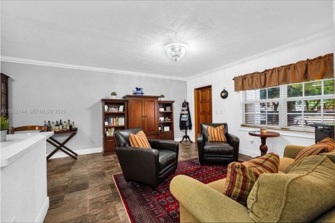 Casa en venta en South Miami, Florida, 3 dormitorios, 135.92 m2 № 1992725 - foto 5