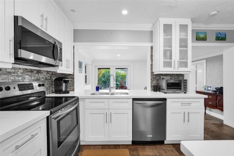 Casa en venta en South Miami, Florida, 3 dormitorios, 135.92 m2 № 1992725 - foto 15