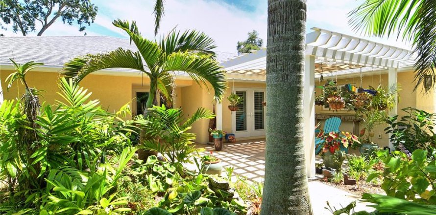 House in Bradenton, Florida 4 bedrooms, 251.77 sq.m. № 1827972