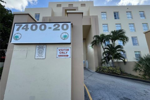 Copropriété à vendre à Hialeah, Floride: 2 chambres, 78.04 m2 № 1977810 - photo 11