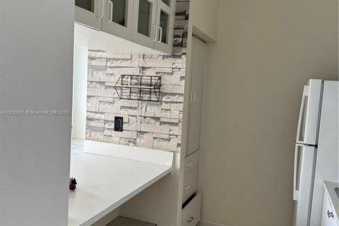 Copropriété à vendre à Hialeah, Floride: 2 chambres, 78.04 m2 № 1977810 - photo 2